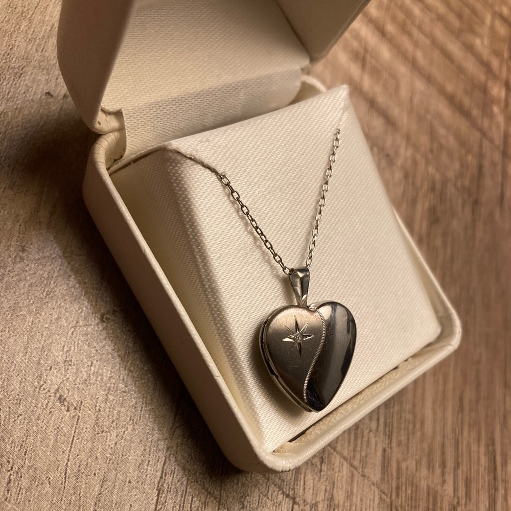 NWT diamond accent heart locket necklace - Picture 2 of 6